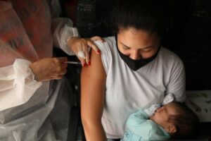 Imagem da notícia - Amazonas já aplicou 6.715.710 doses de vacina contra Covid-19 até esta sexta-feira (1º/04)