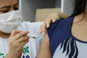 Imagem da notícia - Vacinômetro: Amazonas já aplicou 6.822.404 doses de vacina contra Covid-19 até esta quarta-feira (13/04)