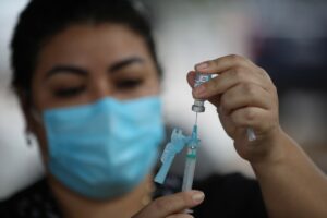 Imagem da notícia - Amazonas já aplicou 6.895.354 doses de vacina contra Covid-19 até esta quarta-feira (27/04)
