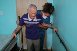 Imagem da notícia - Saúde e longevidade: Caimi André Araújo atende idoso de 111 anos