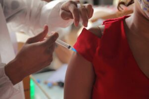 Imagem da notícia - Vacinômetro: Amazonas atualiza a aplicação para 7.184.359 doses de vacina contra Covid até esta quarta-feira