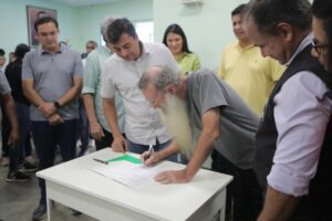 Imagem da notícia - Wilson Lima firma convênio para reabertura do Hospital Padre Colombo em Parintins
