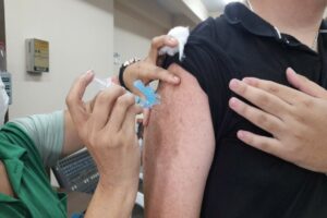 Imagem da notícia - Vigilância em Saúde monitora média diária de casos de Covid-19 no Amazonas e alerta para vacinação