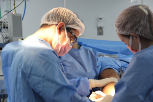 Imagem da notícia - SES-AM zera fila de três especialidades de cirurgias no Amazonas