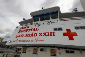 Wilson Lima reforça assistência médica para comunidades do interior com entrega de barco hospital