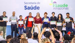 Mãos que cuidam: servidores da SES-AM recebem homenagem pelos serviços prestados