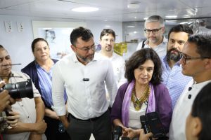 Governador Wilson Lima apresenta Barco Hospital São João XXIII a ministra da Saúde e destaca mais de 5,5 mil atendimentos em ações