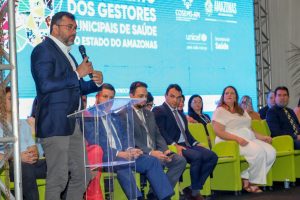 Governador Wilson Lima destaca fortalecimento da rede pública de saúde do Amazonas durante abertura de evento com gestores municipais